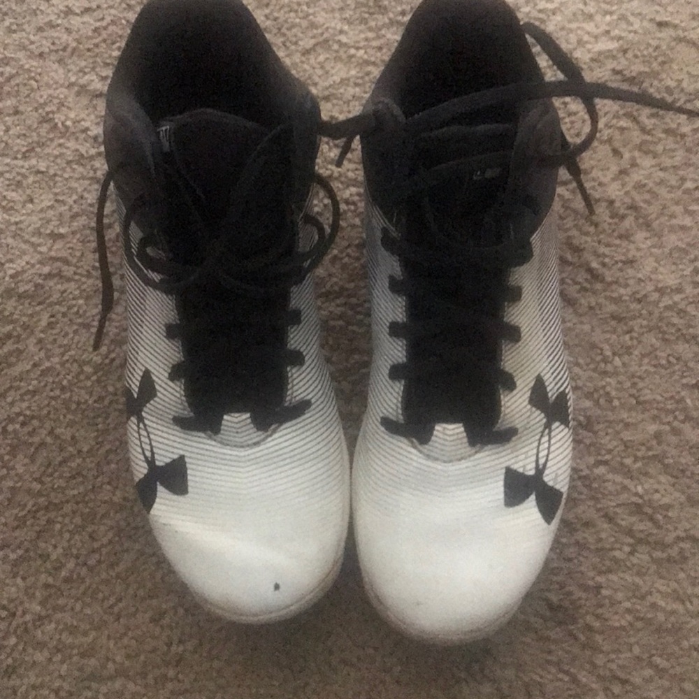 BOYS UNDER ARMOUR BASEBALL CLEATS, youth 3
